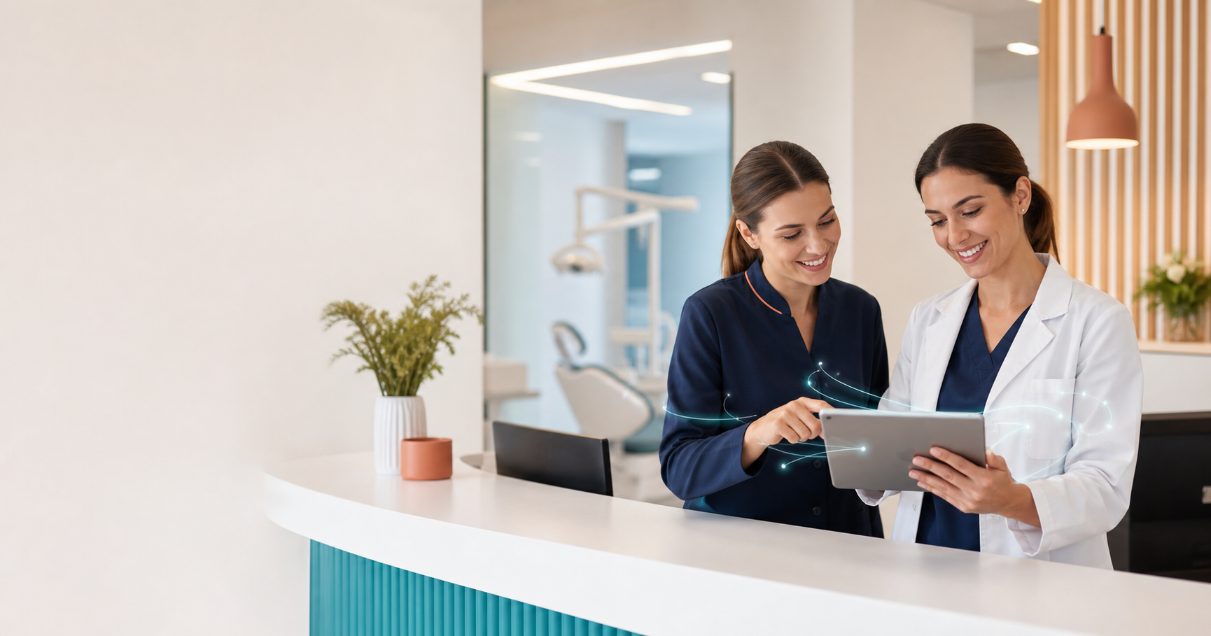 Equipo de clínica dental gestionando procesos automatizados